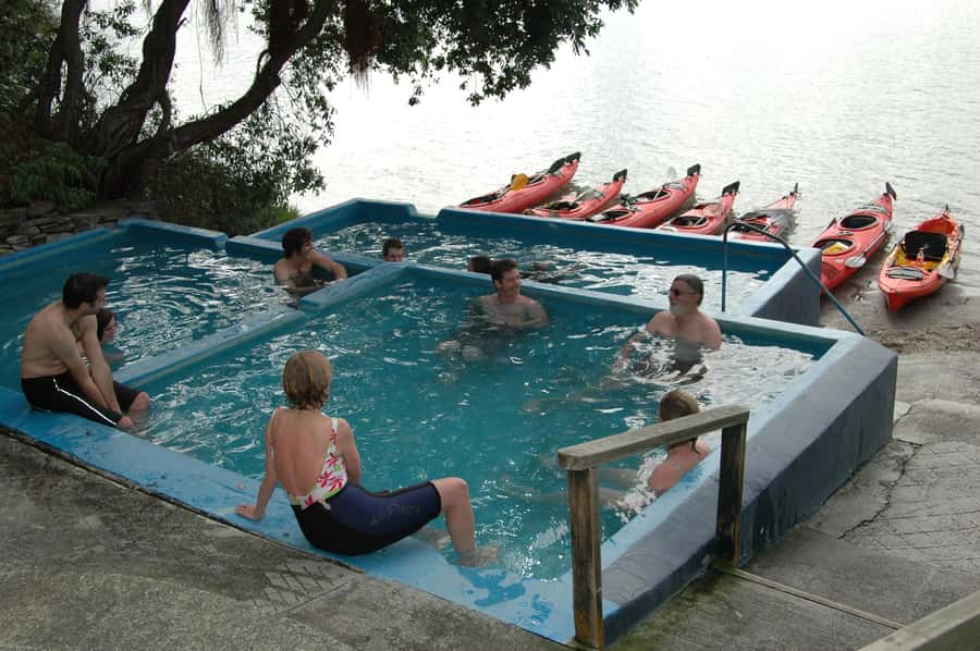 Hot Pools Kayak & Evening Barbecue - Crossing Lake Rotoiti by kayak
