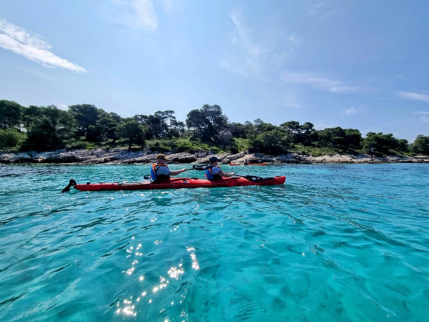 Hvar: Half day kayak tour to Pakleni islands - Mlini beach and the island pause