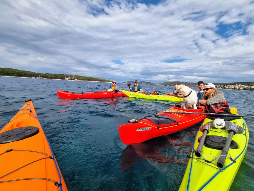 Hvar: Half day kayak tour to Pakleni islands - Returning by a different route