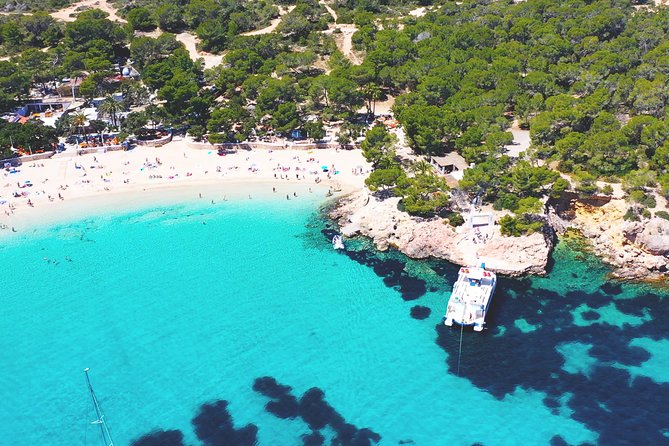 Ibiza Beach Hopping Cruise with Paddleboards, Drinks and Food 6h - Music, seating and the overall mood