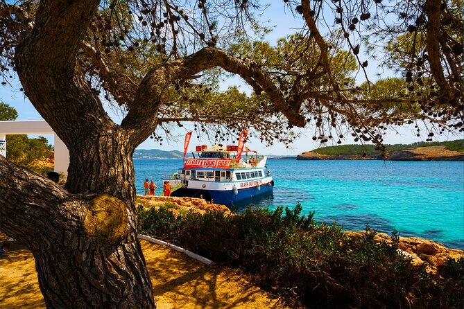 Ibiza Beach Hopping Cruise with Paddleboards, Drinks and Food 6h - Cala Comte brings famous views and crowded sand