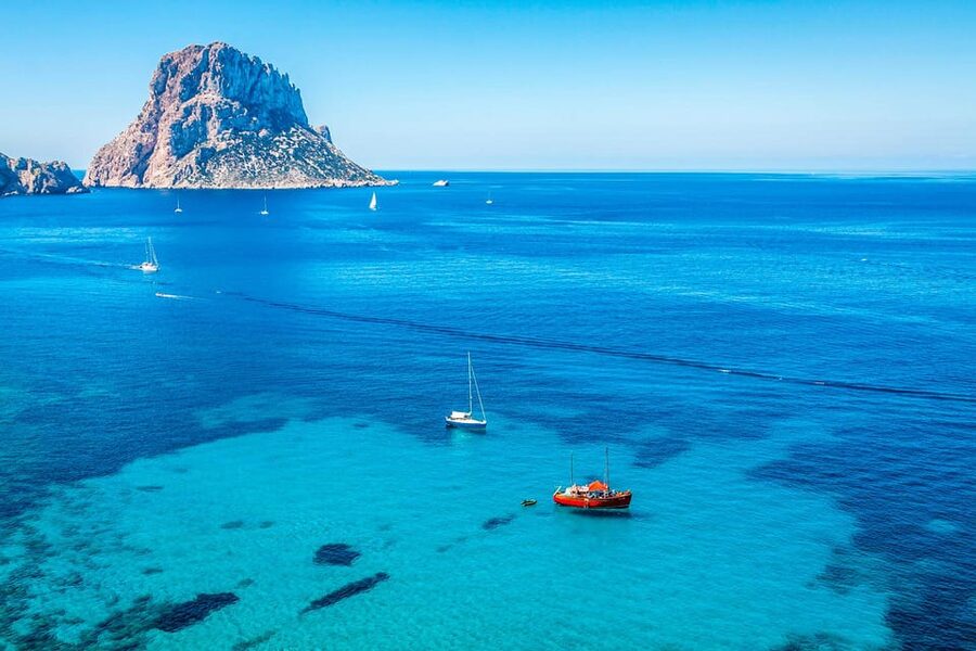 Ibiza: SpeedBoat trip to Atlantis & Es Vedra Snorkel+Paddle - Boat comfort, pace, and group style