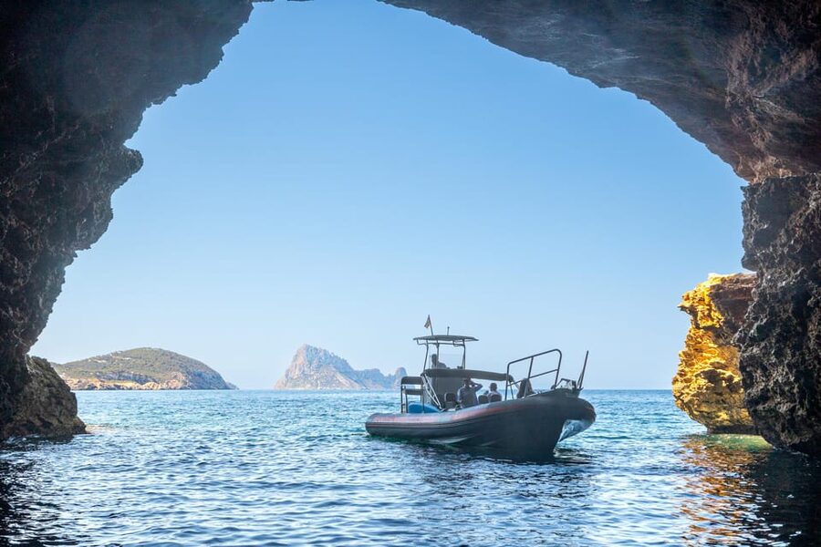 Ibiza: SpeedBoat trip to Atlantis & Es Vedra Snorkel+Paddle - Starting in San Antonio and heading west