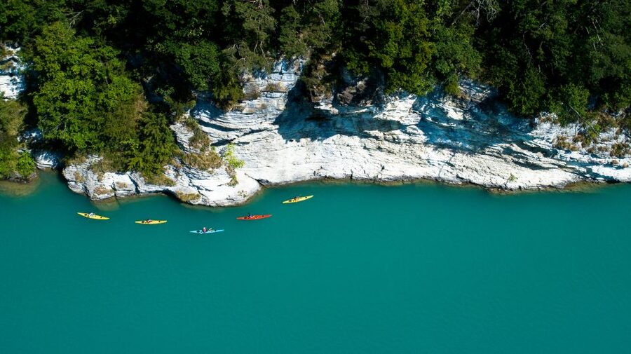 Interlaken: Kayak Tour of the Turquoise Lake Brienz - Ringgenberg Castle from the lake