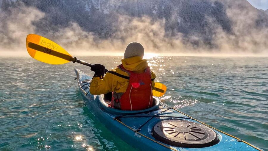 Interlaken: Small-Group Winter Kayak Tour on Lake Brienz - From the briefing to the first paddle strokes