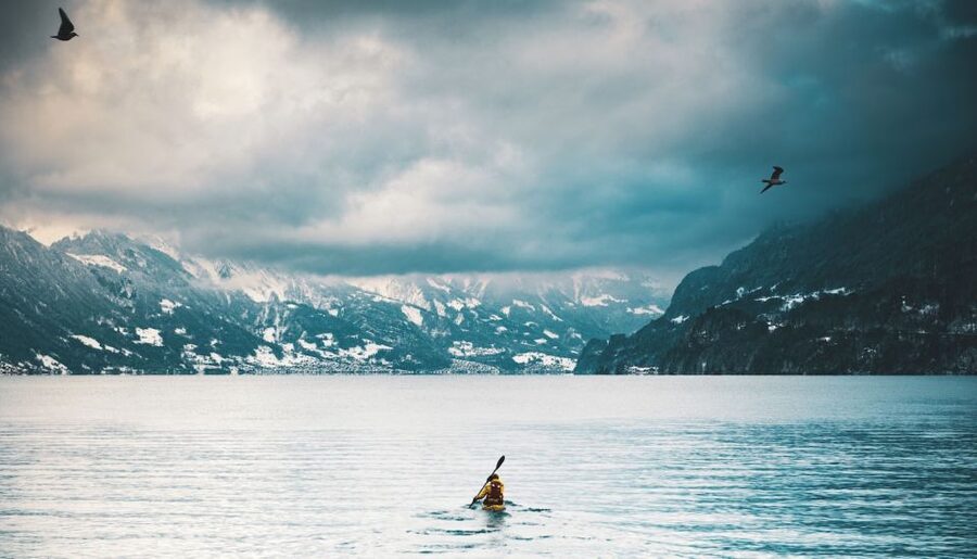 Interlaken: Small-Group Winter Kayak Tour on Lake Brienz - Tea, cookies, and a quiet pause
