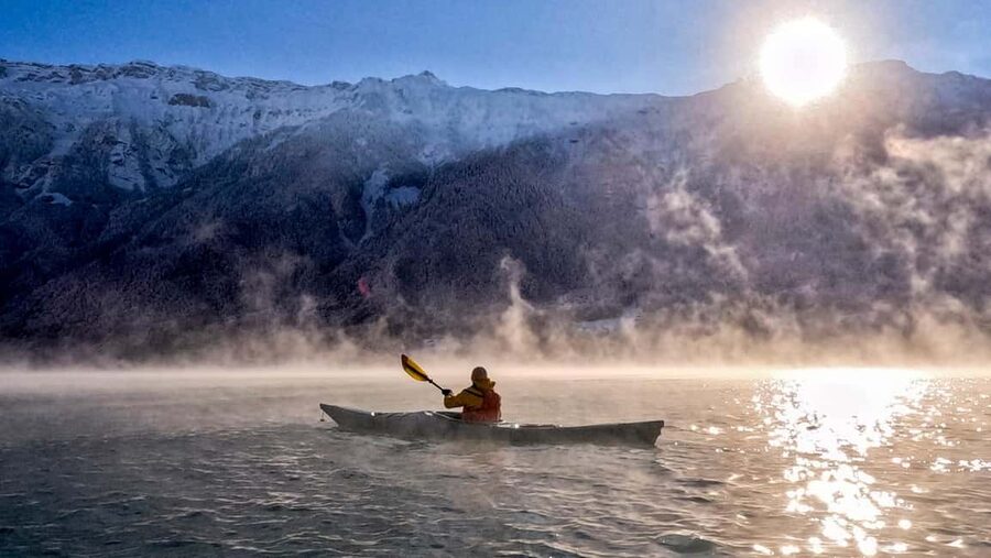 Interlaken: Small-Group Winter Kayak Tour on Lake Brienz - Dry suits, warmth, and the real comfort level