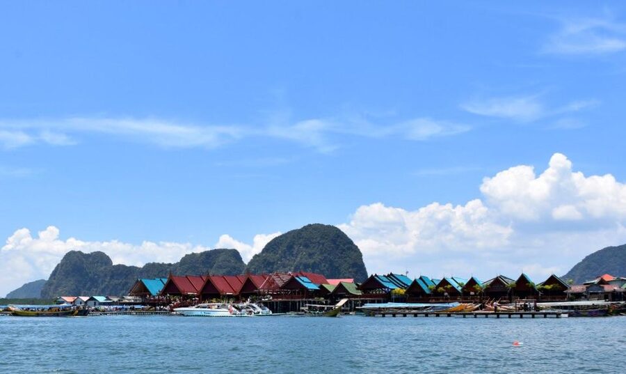 James Bond Island: Sightseeing Tour by Longtail Boat & Kayak - Longtail boat into Phang Nga Bay