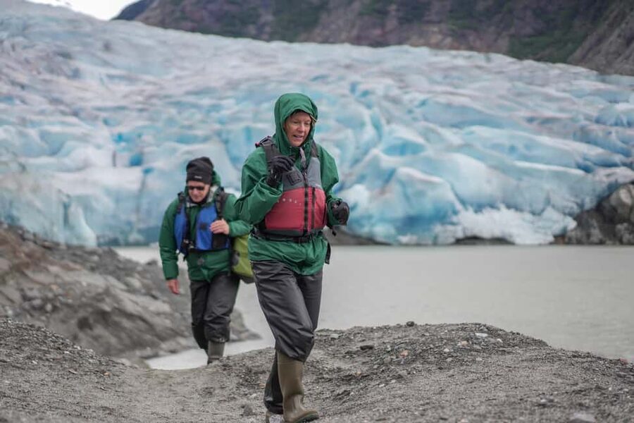 Juneau: Mendenhall Glacier Canoe Paddle and Hike - Who should choose this canoe and hike
