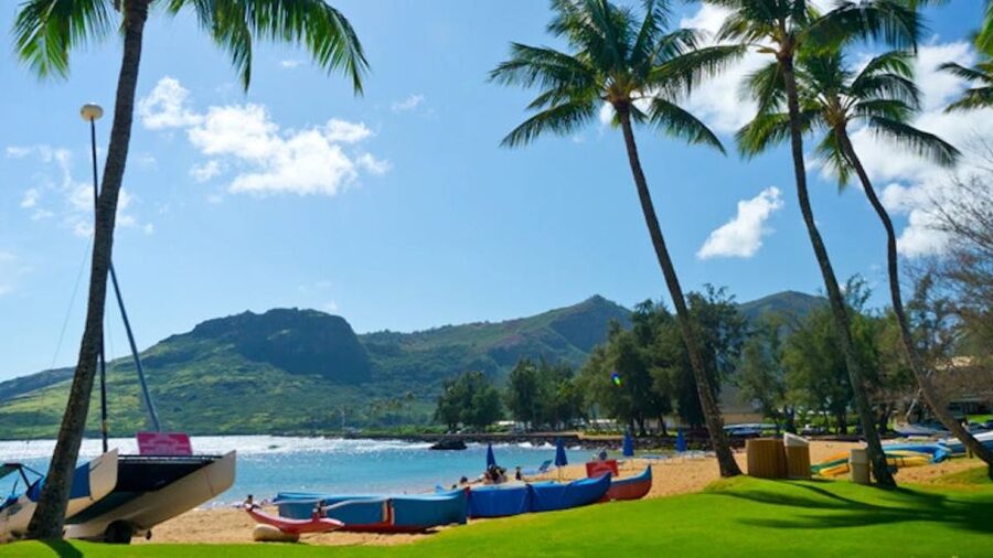 Kauai: Outrigger Canoe Surfing - Practical details that shape the day