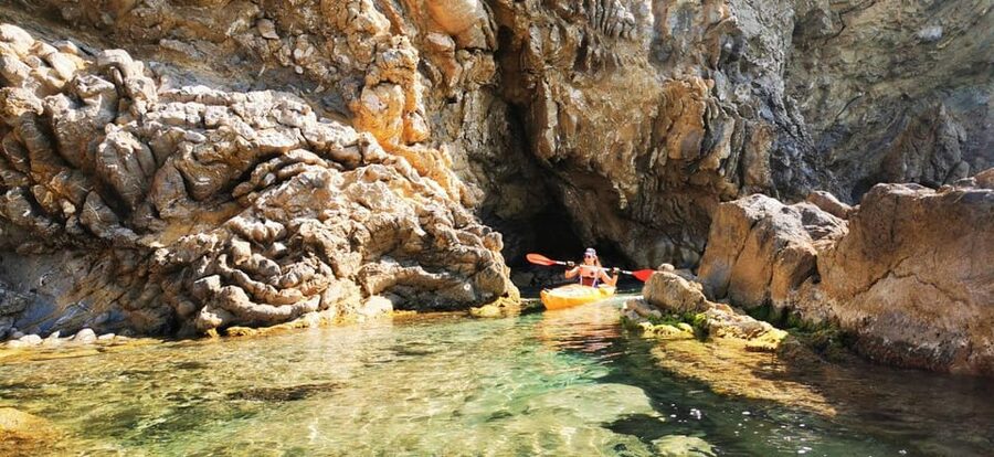 Kayak de Villajoyosa a Benidorm, El Aguilo - Torre del Aguiló and the turn toward the coves