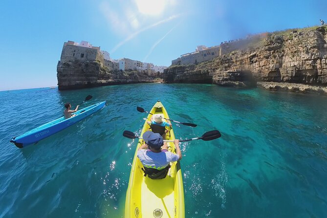 Kayak excursion in Polignano a Mare - Entering the sea caves
