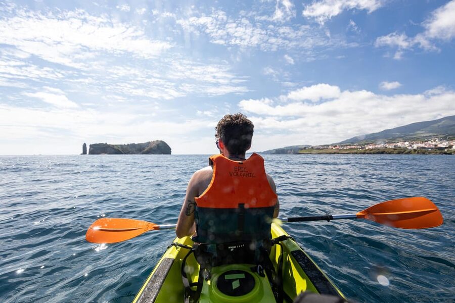 Kayak Guided Tour: Vila Franca do Campo Islet - The first hour: paddling out from Vila Franca do Campo
