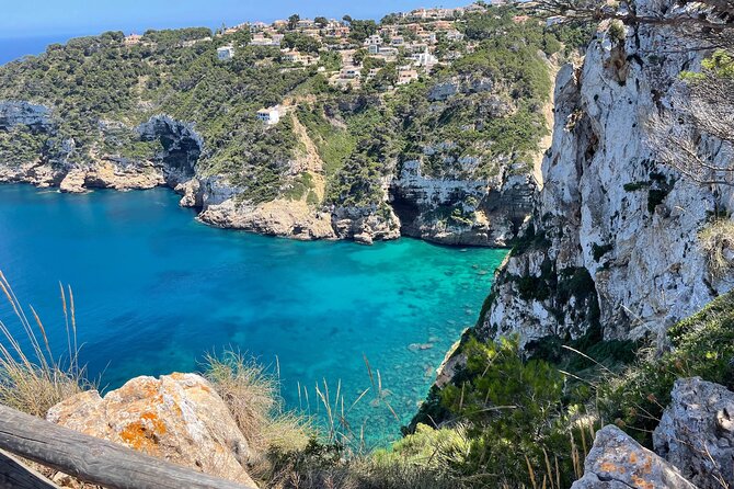 Kayak Paradise: Cala Portixol Snorkel, Cave & Cliff Jumping Tour - Finding the cave at Isla de Portixol