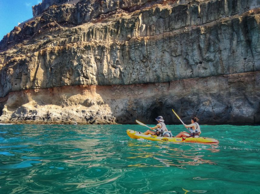 Kayak por las cuevas y acantilados de Mogan - Paddling beneath the southwest cliffs