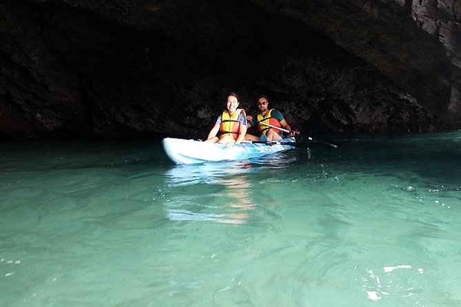 Kayak & Snorkelling in Papagayo - Paddling along the volcanic coast