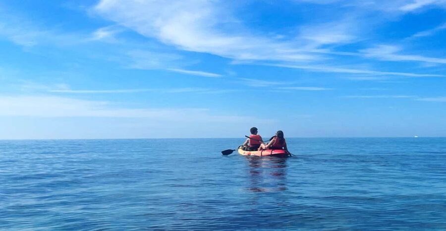 Kayak Tour Bay of Palma - Getting ready at Can Pastilla Beach