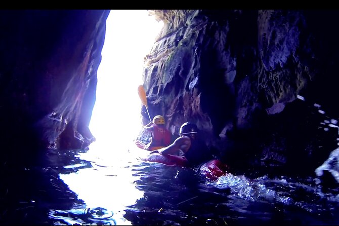 Kayak Tour of the 7 Caves - What happens during the two-hour outing