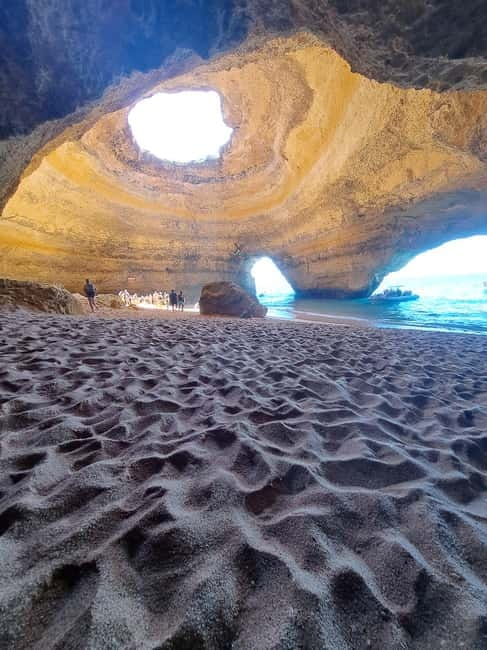Kayak Tour Unexplored Caves + Benagil Cave - The briefing with Vitor and the local team