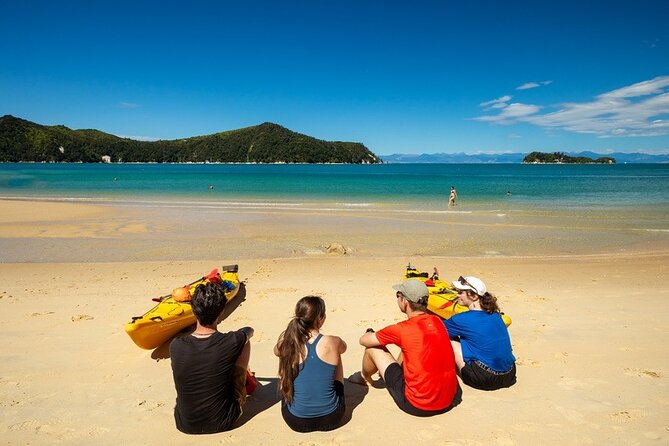 Kayak & Walk - Kayaking beside islands and white-sand beaches