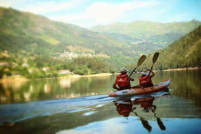 Kayaking and Waterfall in Peneda-Gerês National Park from Porto - Kayaking on Caniçada Lake