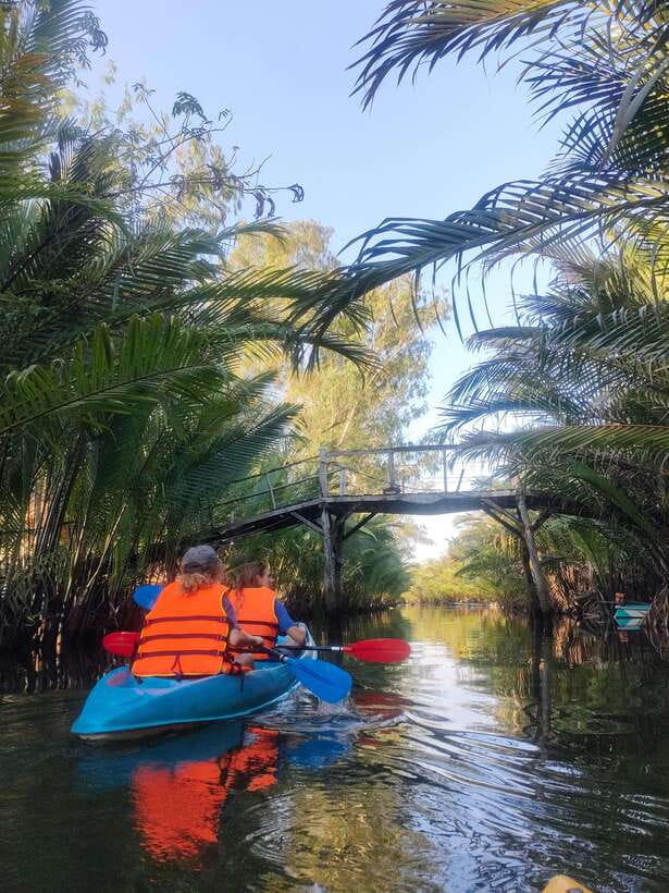 Kayaking tour around green cathedral - What the $25 price really covers