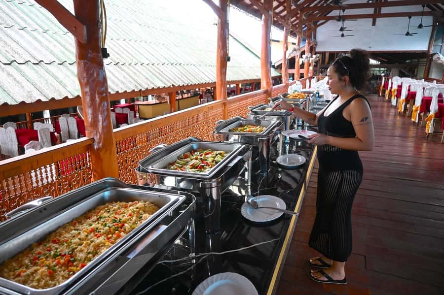Khao Lak: James Bond & Panyi Day Tour with Canoeing & Lunch - Who should book this experience?