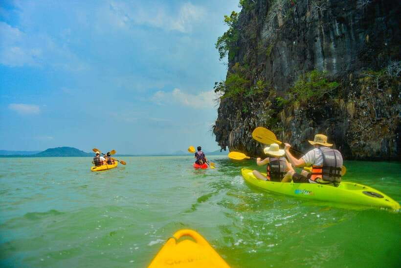 Ko Lanta: Full-Day Mangrove and Sea Cave Kayaking Experience - A Thai picnic lunch beside the water