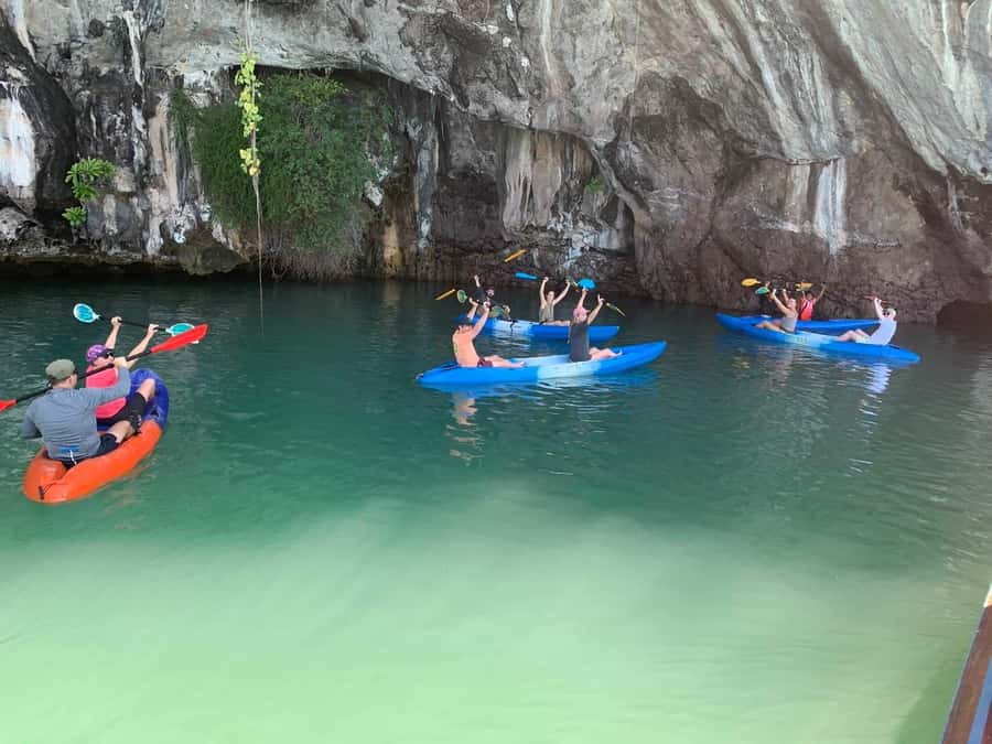 Koh Lanta: Kayaking and Longtail Boat Tour (Day trip) - Lunch, swimming, and downtime at Bubu Island