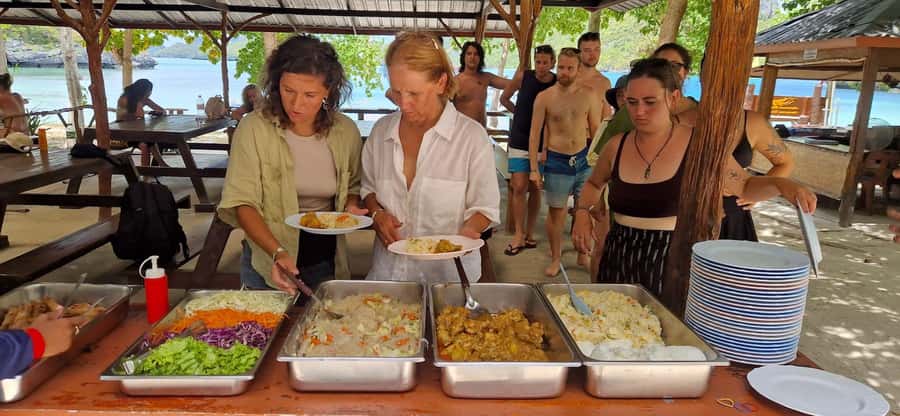 Koh Samui: Day Tour to Ang Thong with Kayak, Snorkel & Lunch - Morning pickup and the first speedboat run