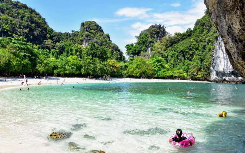 Krabi: Hong Island Longtail Boat & Kayak Tour w Buffet Lunch - Hong Island by kayak
