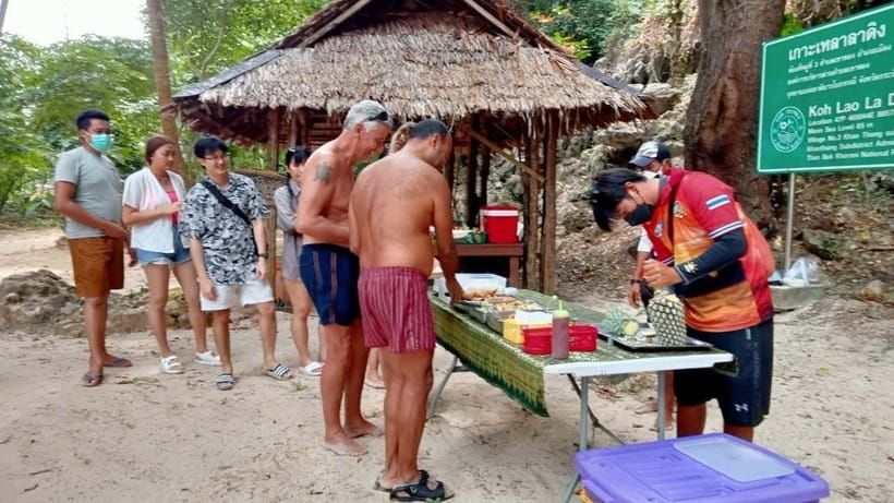 Krabi: Hong Island Longtail Boat & Kayak Tour w Buffet Lunch - The 360-degree viewpoint climb