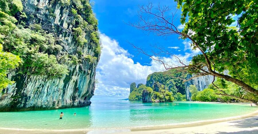 Krabi: Hong Island Tour by Longtail Boat with Kayak Option - Lunch and beach time on Koh Lao Lading