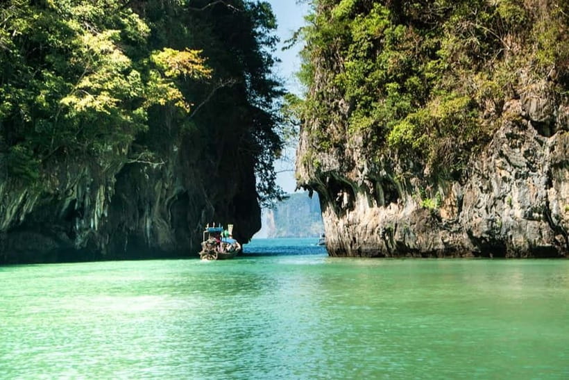 Krabi: Hong Island with Kayaking by speedboat - A seven-hour island day from Krabi