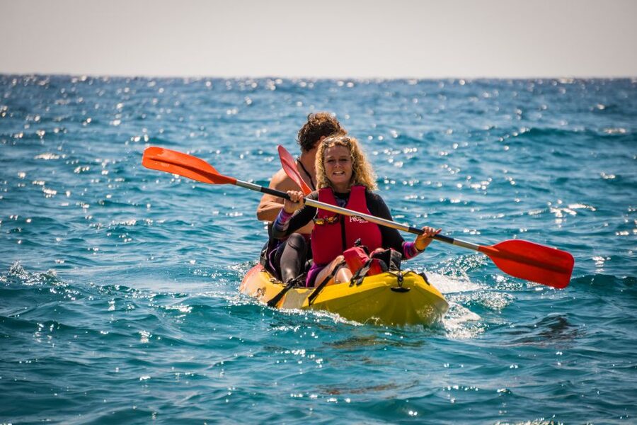 La Herradura: Cerro Gordo Natural Park Kayak & Snorkel Tour - Meeting at Activ8You on La Herradura beach