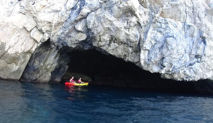 La Herradura: Kayak Tour in Cerro Gordo Natural Park - Paddling Out From La Herradura Beach