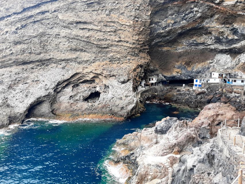 La Palma: Cueva Bonita Kayaking Tour - Paddling past La Palma’s volcanic coast
