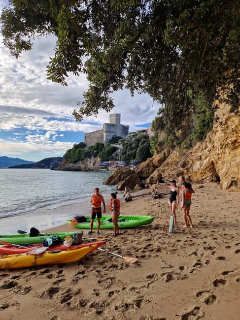 La Spezia: Sunset Kayak & Caves Tour w/ Swimming & Aperitif - How much work is 8 kilometers?