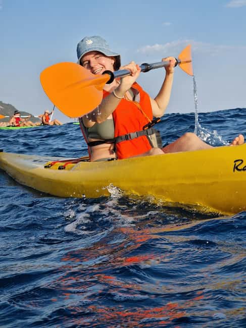 La Spezia: Sunset Kayak & Caves Tour w/ Swimming & Aperitif - Guides, language, and the human side