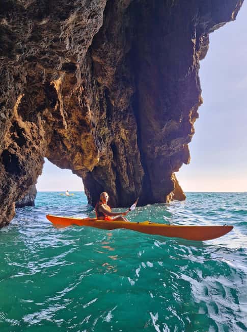 La Spezia: Sunset Kayak & Caves Tour w/ Swimming & Aperitif - Finding Baia Blu before the kayaks leave