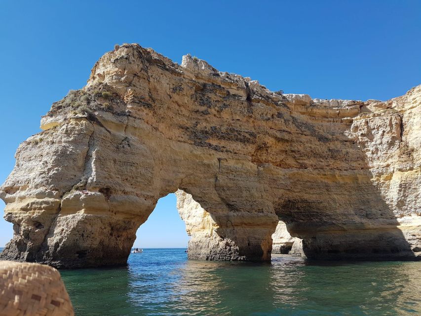 Lagoa: Benagil Caves Kayaking Tour - Paddling the Algarve coast to five caves