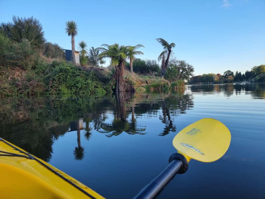 Lake Karapiro: Evening Kayak Glowworm Tour - Clothing, fitness, and family rules