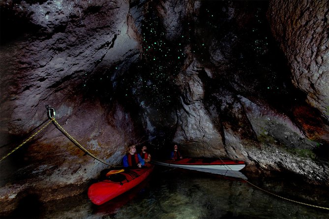 Lake Rotoiti Evening Kayak Tour including Hot Springs, Glowworm Caves and BBQ Dinner - Why this Lake Rotoiti evening works so well