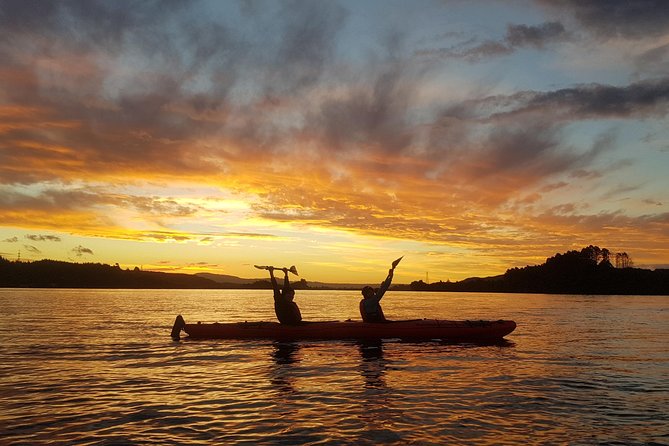Lake Rotoiti Evening Kayak Tour including Hot Springs, Glowworm Caves and BBQ Dinner - Starting at Rotorua Kayak Adventures