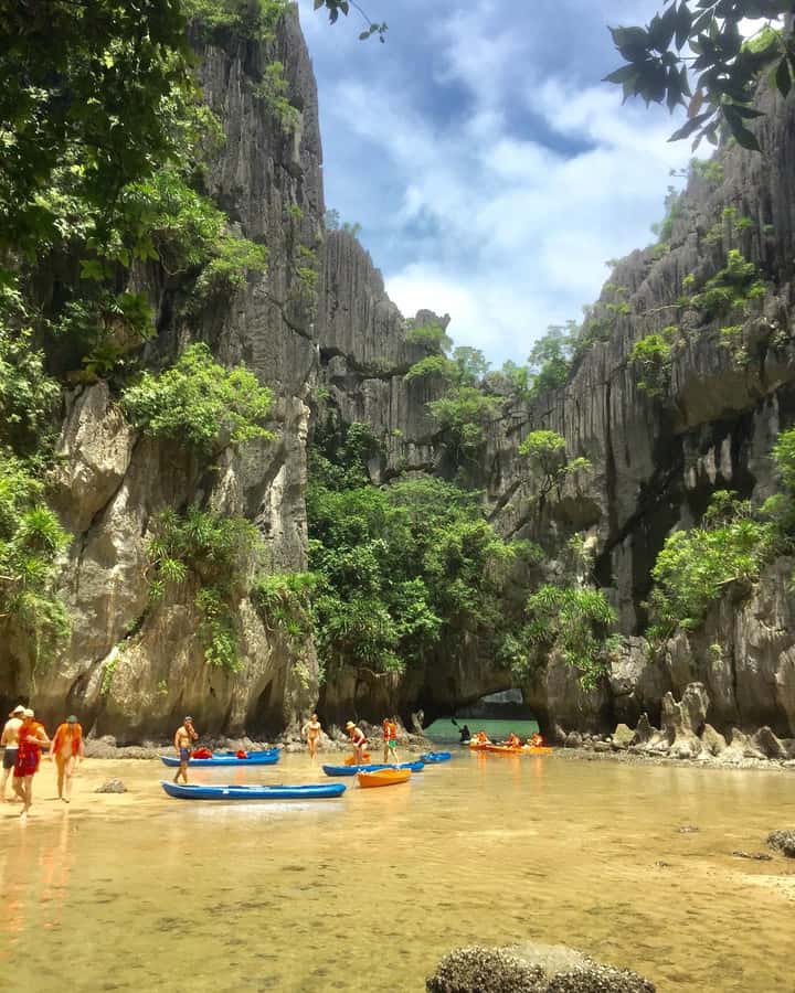 Lan Ha bay cruise and kayak (small group guaranteed) - Ba Trai Dao Beach and the second kayaking session