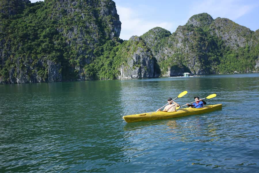 Lan Ha Bay - Kayaking 1 Day on cruise - Lunch at Ong Cam Islet