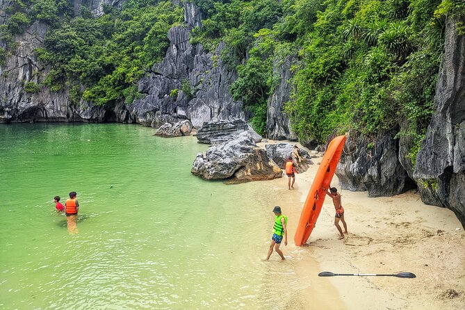 Lan Ha - Ha Long bay with local experts (small group guaranteed) - Ba Trai Dao Beach and the second paddle