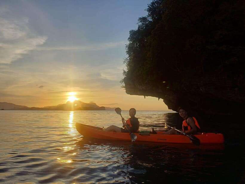 Langkawi: Sunset Kayaking Tour - Sunset over the park