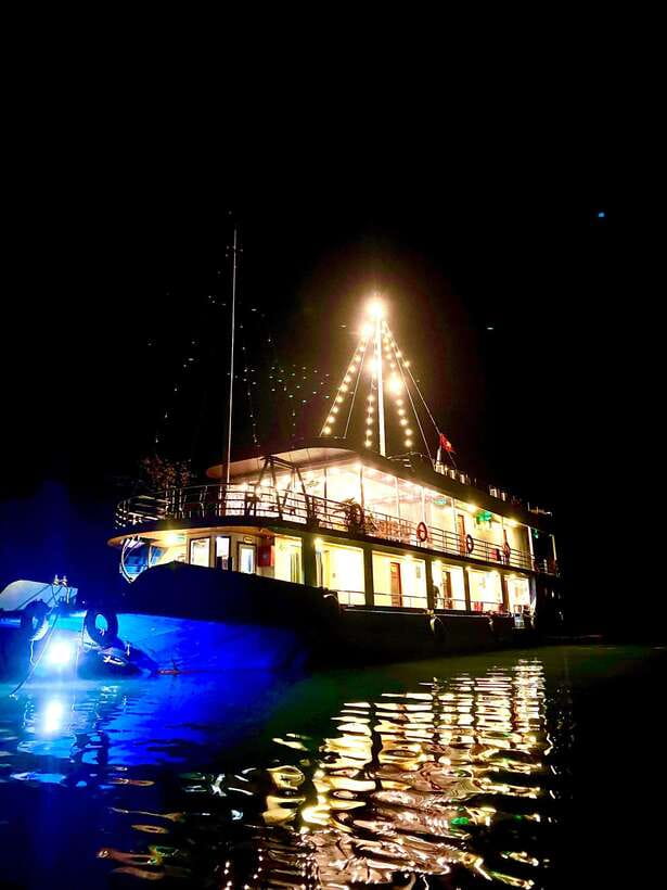 LanHa Bay : Kayaking at night see bioluminescent plankton - Why Night Kayaking Changes Lan Ha Bay