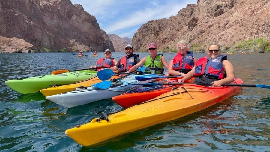Las Vegas: Kayak Rental without Transportation - Choosing between a single and double kayak